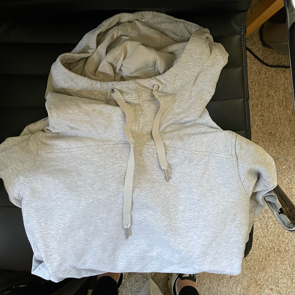 Lululemon sweatshirt size: 6